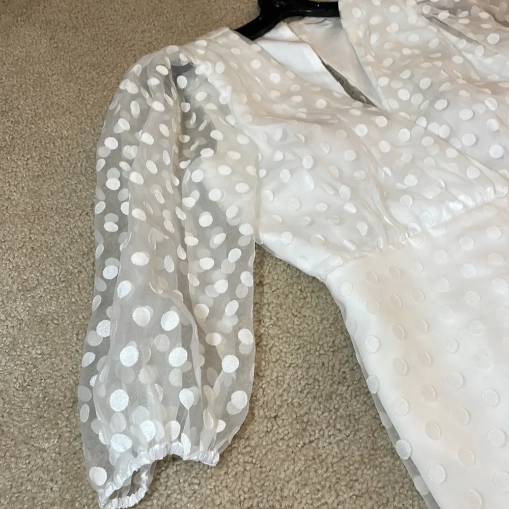 ✨SOLD✨ Lovers + Friends Bridal Dress - Picture 7 of 9